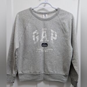GAP Women's Gray Crewneck Sweater